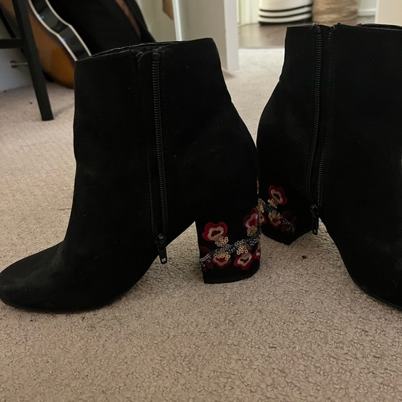 Express Suede Embroidered Black Booties - Picture 4 of 5